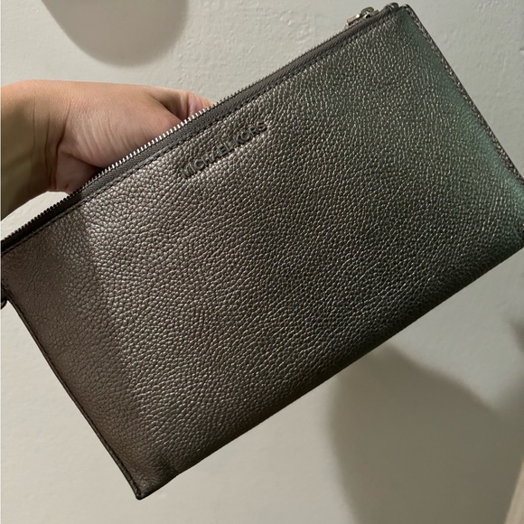 Michael Kors Silver wristlet - Picture 5 of 9